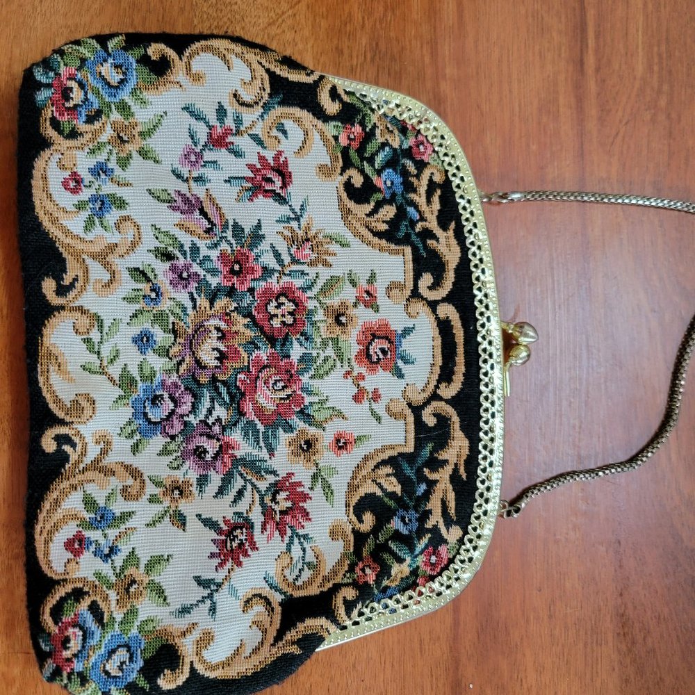 vintage tapestry bag metal clasp opening with metal chain..